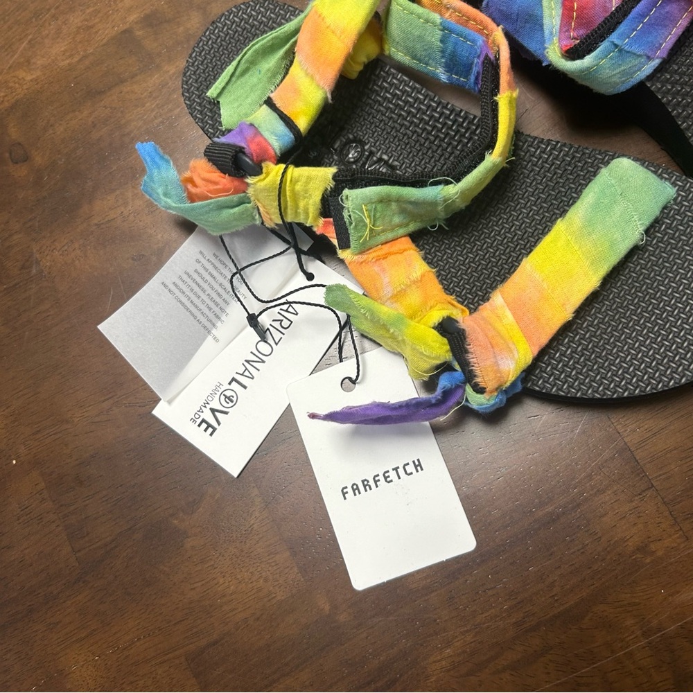 NWT Arizona Love Trekky Bandana Sandal in Rainbow Tie Dye Size 6US/36EU - Picture 2 of 10
